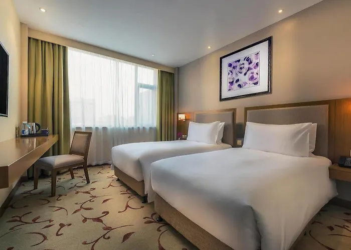 Huamao Airport Business Hotel
